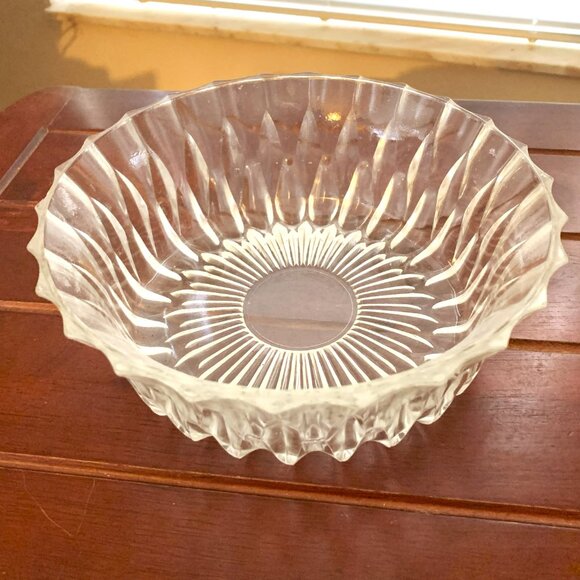 Vintage LRS45 Clear by Libbey Glass Company Pressed Glass 8-Inch Bowl - Picture 4 of 6